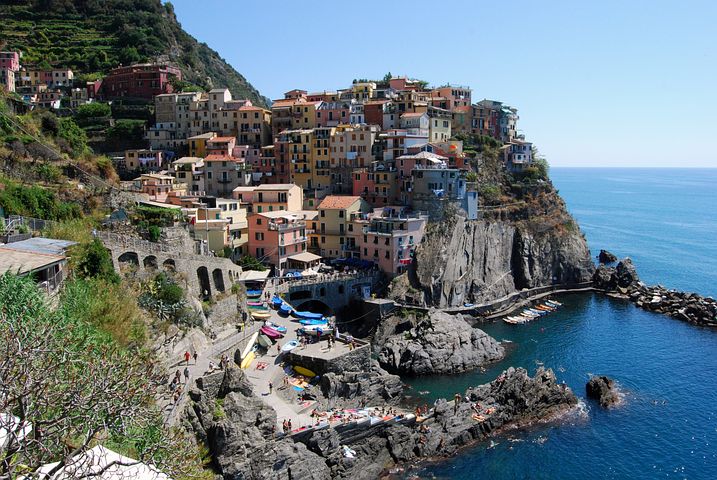 Vakantie vieren bij de Cinque Terre, Ligurië, Italië? https://www.italiaansebloemenriviera.nl/cinqueterre-monterossoalmare-vernazza-corniglia-manarola-riomaggiore-vakantie-bloemenriviera-italie/